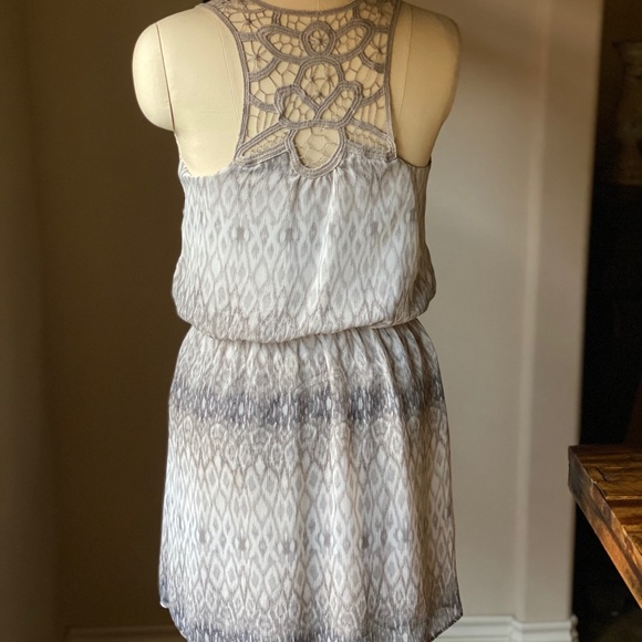 Express Blouson Mini Dress Crochet Back - Picture 5 of 8